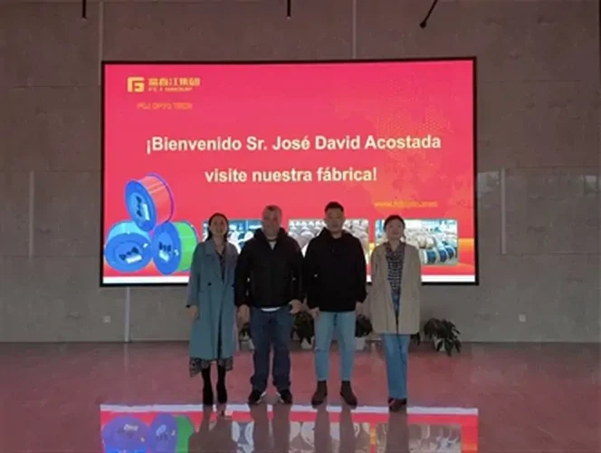 کولمبیا ٹیلی کام کا صارف FCJ OPTO کا دورہ کرتا ہے۔